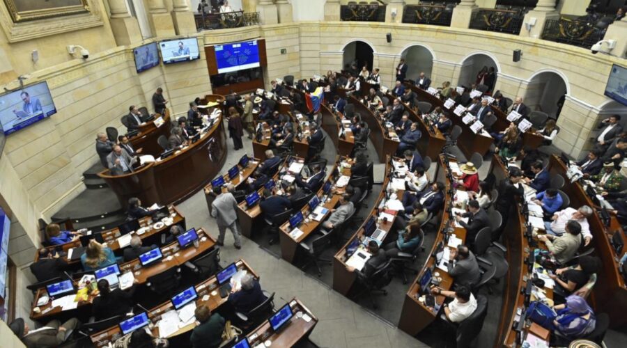 Senadores critican impacto de la reforma tributaria en clase media Senadores critican impacto de la reforma tributaria en clase media