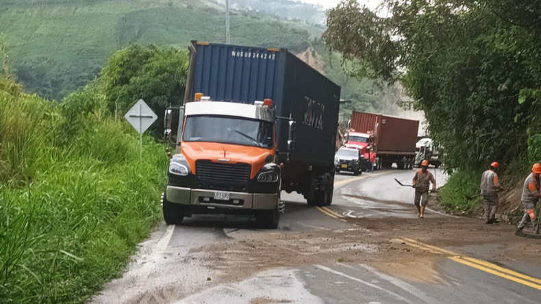 Paso restringido en la vía Ibagué – Cajamarca por accidente Paso restringido en la vía Ibagué – Cajamarca por accidente