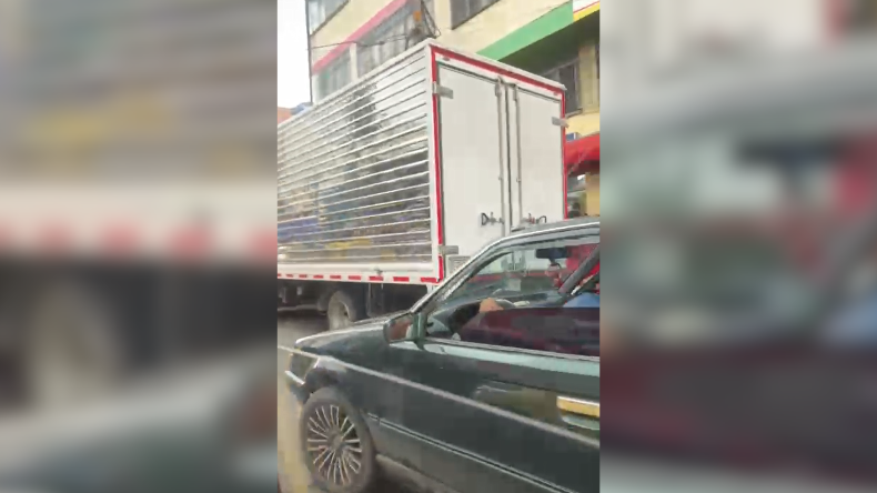 Ocupación del espacio público colapsó la movilidad en la carrera Primera de Ibagué Ocupación del espacio público colapsó la movilidad en la carrera Primera de Ibagué