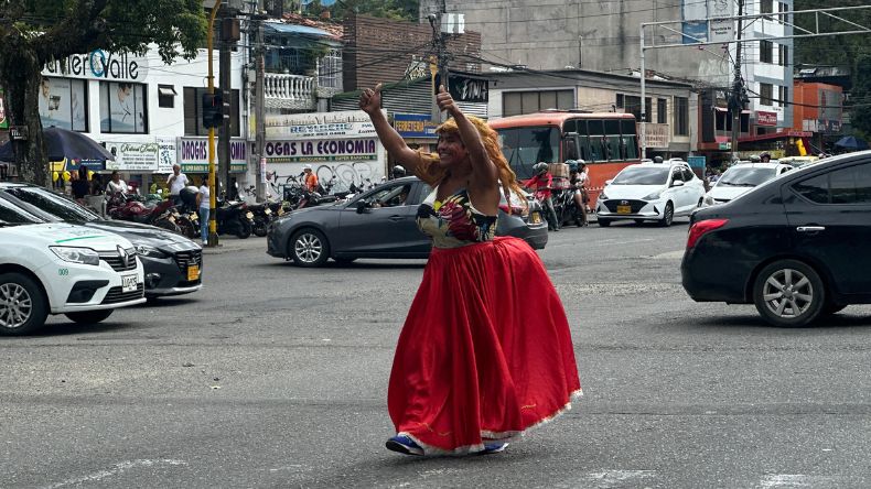 Show callejero al ritmo de carranga sorprende en la 37 con Quinta Show callejero al ritmo de carranga sorprende en la 37 con Quinta