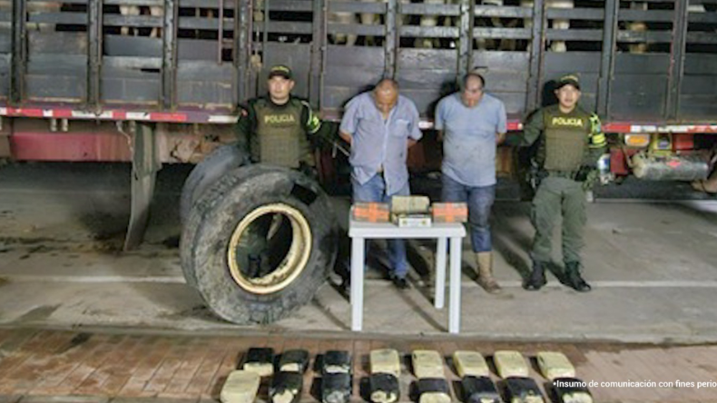 Capturados con 47 kilos de cocaína camuflada en camión de ganado Capturados con 47 kilos de cocaína camuflada en camión de ganado