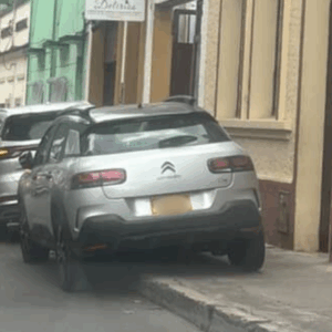 Mal parqueo afecta la movilidad en pleno centro de Ibagué Mal parqueo afecta la movilidad en pleno centro de Ibagué