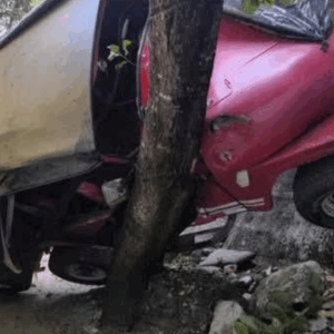 Cinco heridos tras volcamiento de campero Willys en vía a Fresno