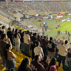 Preocupación por bajo control a hinchas de Nacional en tribuna occidental Preocupación por bajo control a hinchas de Nacional en tribuna occidental