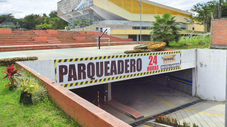 Por presión ciudadana, Aranda echó para atrás concesión de parqueaderos