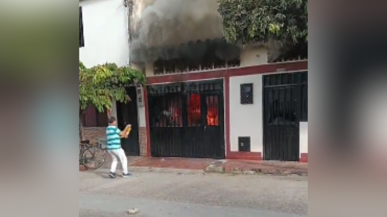 Alarma en El Espinal por incendio que destruyó vivienda y un vehículo Alarma en El Espinal por incendio que destruyó vivienda y un vehículo