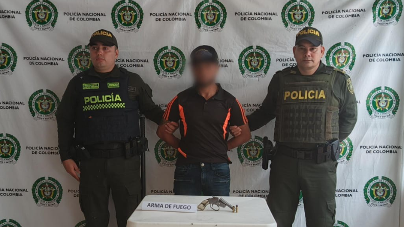 Policía capturó a hombre armado que intentó robar una moto en Ortega Policía capturó a hombre armado que intentó robar una moto en Ortega