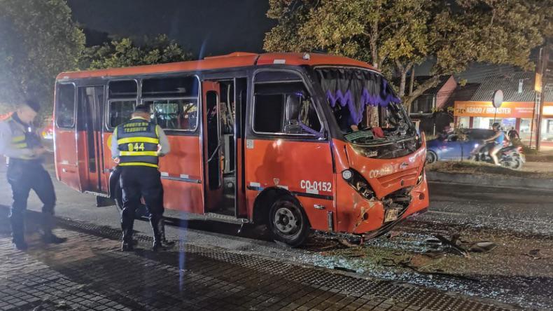 Siete heridos en choque entre busetas en la Carrera Quinta de Ibagué Siete heridos en choque entre busetas en la Carrera Quinta de Ibagué