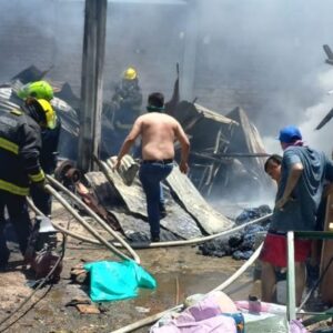 Voraz incendio consumió fábrica de colchones en Ibagué