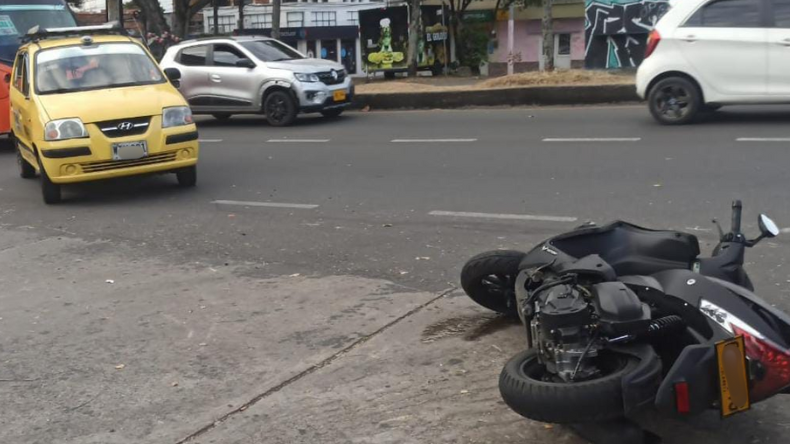 Accidente entre taxi y motocicleta en Ibagué deja un herido Accidente entre taxi y motocicleta en Ibagué deja un herido