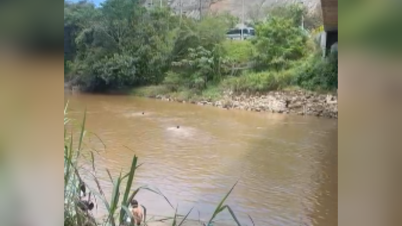 Joven desaparece tras ser arrastrado por el río Sumapaz en Melgar Joven desaparece tras ser arrastrado por el río Sumapaz en Melgar