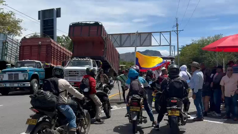 Aumentan los bloqueos en el Tolima por paro arrocero Aumentan los bloqueos en el Tolima por paro arrocero