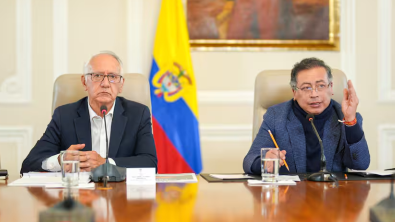 «Usted me ha acompañado durante décadas»: Petro elogia a Jaramillo