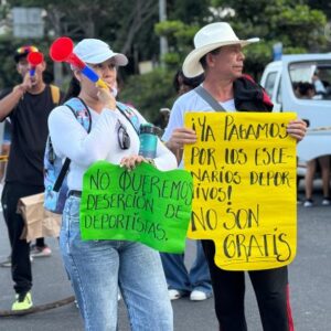 Bloquearon la avenida Pedro Tafur por cobro de parqueadero en el Parque Deportivo