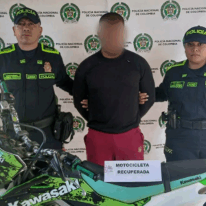 Policía captura a joven con moto reportada como robada en 2023