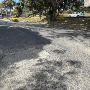 Denuncian fallas en reparcheo de la avenida Guabinal