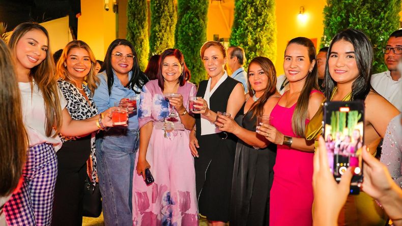 Aguardiente Rosado, protagonista de la Cumbre Nacional de Diputadas Aguardiente Rosado, protagonista de la Cumbre Nacional de Diputadas