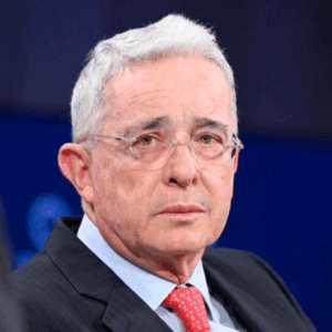 Álvaro Uribe recupera la libertad tras tutela que tumbó la orden de prisión domiciliaria
