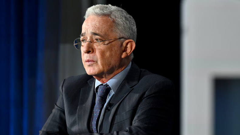 Álvaro Uribe se convierte en el primer presidente condenado en Colombia Álvaro Uribe se convierte en el primer presidente condenado en Colombia