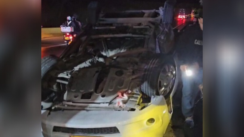 Volcamiento vehicular entre las glorietas de El Salado y Aeropuerto Volcamiento vehicular entre las glorietas de El Salado y Aeropuerto