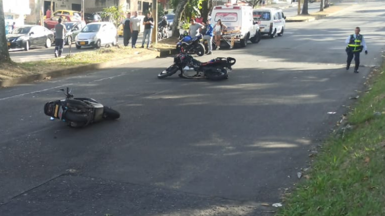 Accidente entre dos motos dejó a tres personas heridas en Ibagué Accidente entre dos motos dejó a tres personas heridas en Ibagué