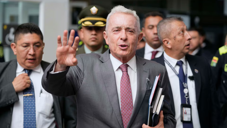 Álvaro Uribe Vélez recibiría condena de 12 años
