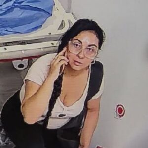 Buscan a una mujer que se llevó un desfibrilador de la clínica Asotrauma