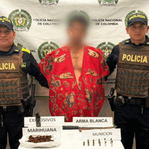Menor que agredió a policías fue sorprendido con una granada Menor que agredió a policías fue sorprendido con una granada