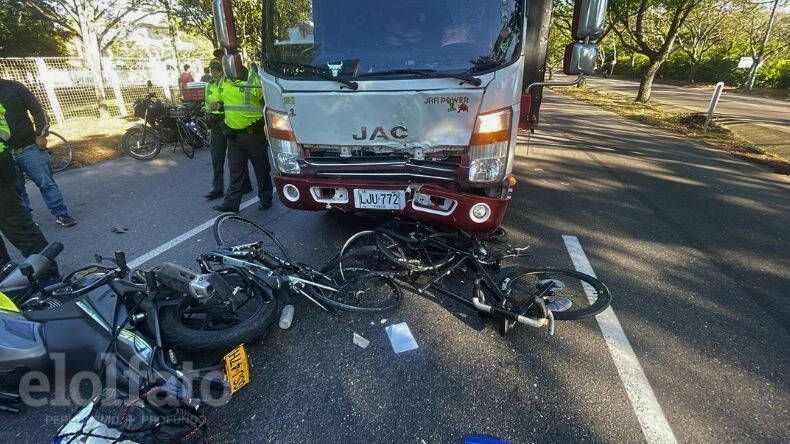 Grupeta de ciclistas de Ibagué fue arrollada por turbo entre Girardot y Melgar Grupeta de ciclistas de Ibagué fue arrollada por turbo entre Girardot y Melgar