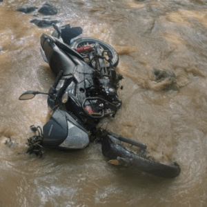 Motociclista murió tras ser arrastrado por el río Venadillo Motociclista murió tras ser arrastrado por el río Venadillo