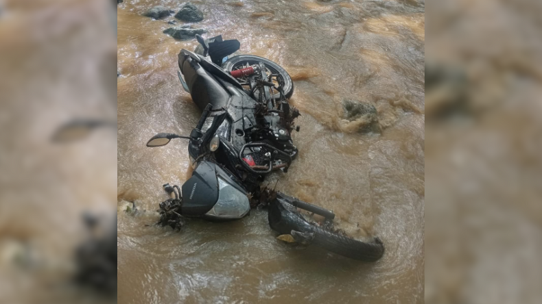 Motociclista murió tras ser arrastrado por el río Venadillo Motociclista murió tras ser arrastrado por el río Venadillo