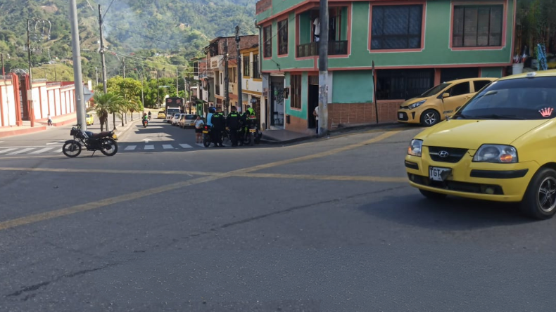Dos heridos deja accidente frente al cementerio San Bonifacio de Ibagué