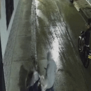 Mujer fue golpeada y arrastrada en intento de hurto en Ibagué Mujer fue golpeada y arrastrada en intento de hurto en Ibagué
