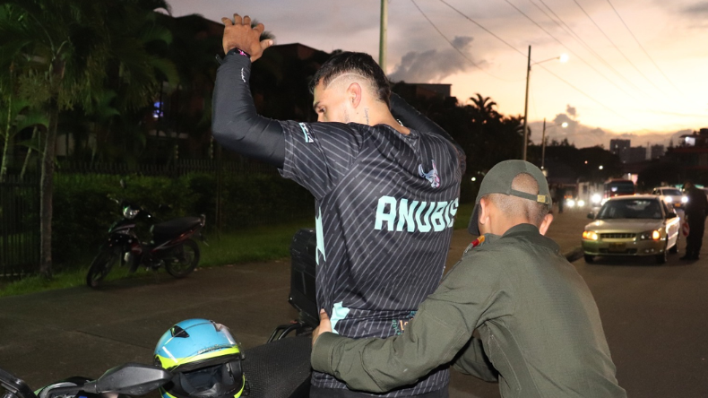 Operativos en Ibagué dejaron 10 capturados y 211 armas incautadas Operativos en Ibagué dejaron 10 capturados y 211 armas incautadas