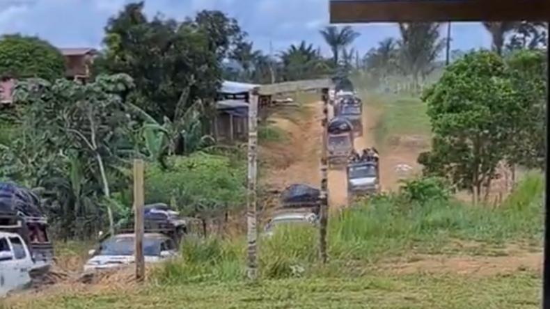 Líderes sociales denuncian que ‘Calarcá’ obligó a pobladores a asistir a reunión con el Gobierno Líderes sociales denuncian que ‘Calarcá’ obligó a pobladores a asistir a reunión con el Gobierno