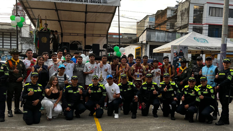 Policía remodeló el Parque Galarza en Ibagué Policía remodeló el Parque Galarza en Ibagué