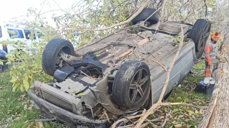 Vehículo sufrió volcamiento en la vía que de Ibagué conduce a Bogotá Vehículo sufrió volcamiento en la vía que de Ibagué conduce a Bogotá