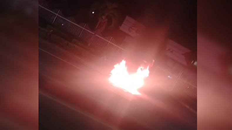 Quemaron la moto de un presunto ladrón en Mirolindo Quemaron la moto de un presunto ladrón en Mirolindo