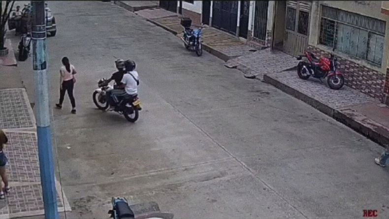 Delincuentes en moto robaron a una mujer en el Gaitán Delincuentes en moto robaron a una mujer en el Gaitán