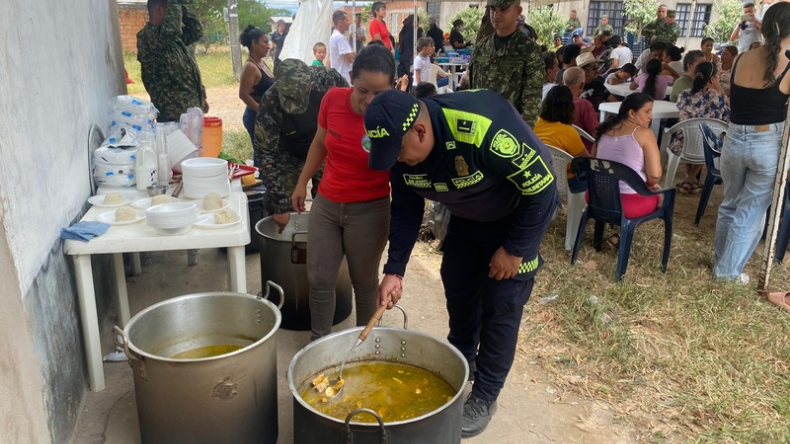 Sancocho comunitario unió a la comunidad y autoridades en Chaparral Sancocho comunitario unió a la comunidad y autoridades en Chaparral