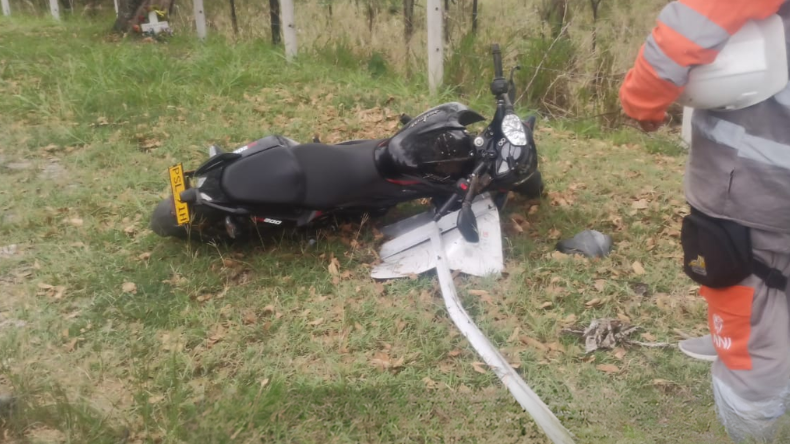 Pareja de motociclistas resultó herida tras accidente en la variante de Ibagué Pareja de motociclistas resultó herida tras accidente en la variante de Ibagué