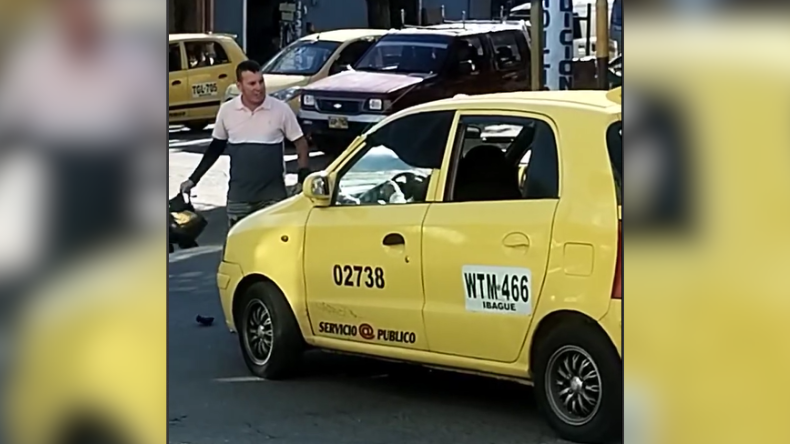 Taxista le tiró el carro encima a un motociclista en Ibagué