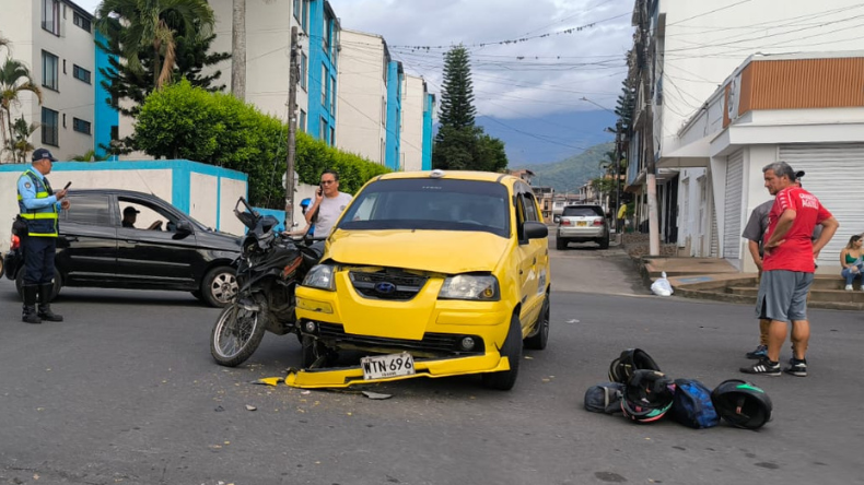 Accidente en la calle 37 de Ibagué dejó a dos personas heridas Accidente en la calle 37 de Ibagué dejó a dos personas heridas