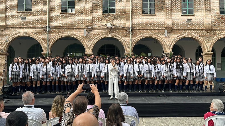 Niños de Ibagué cantaron junto a artistas internacionales en el Ibagué Festival Niños de Ibagué cantaron junto a artistas internacionales en el Ibagué Festival