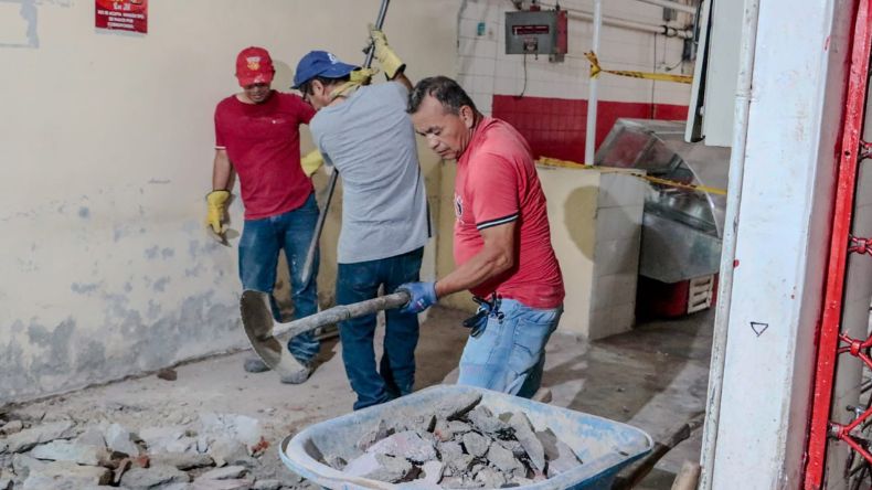 Avanzan obras para reparar filtraciones en la plaza de la 28 Avanzan obras para reparar filtraciones en la plaza de la 28