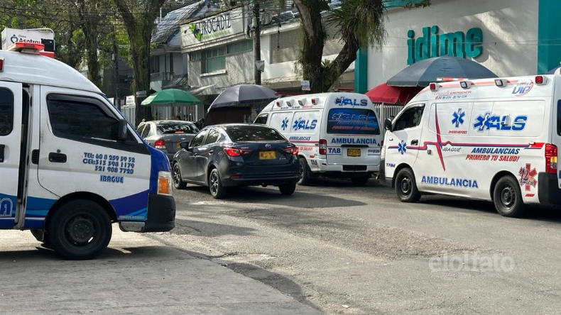 Invasión del espacio público pone en riesgo a peatones en el barrio Cádiz Invasión del espacio público pone en riesgo a peatones en el barrio Cádiz