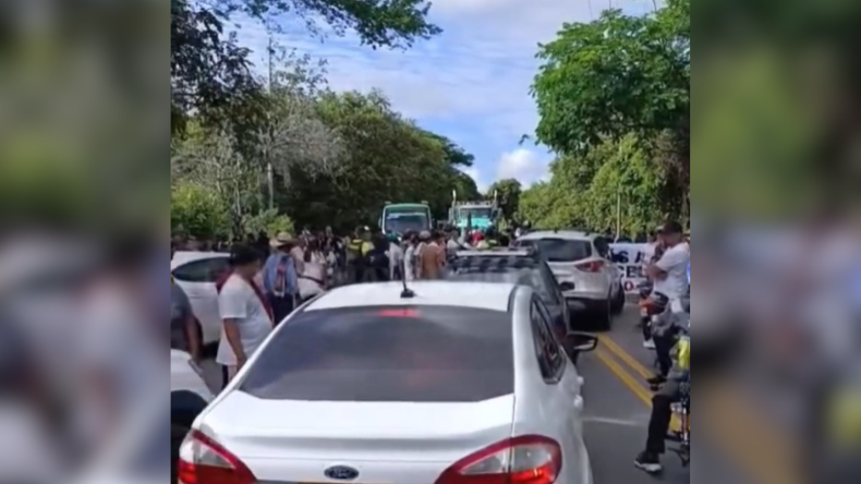 Habitantes de Venadillo bloquean vía nacional por fallas en el suministro de energía Habitantes de Venadillo bloquean vía nacional por fallas en el suministro de energía