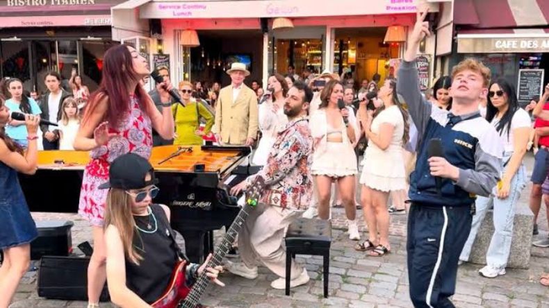 París rinde tributo a Queen con un espectáculo en medio del público París rinde tributo a Queen con un espectáculo en medio del público