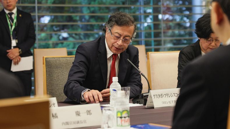 Petro defiende gira en Japón y dice que han vendido 10 millones de toneladas de lechona Petro defiende gira en Japón y dice que han vendido 10 millones de toneladas de lechona