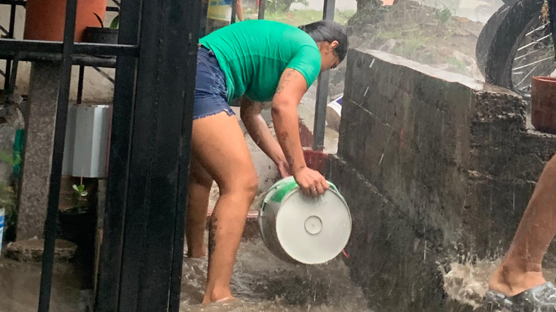 Aguacero provocó emergencias en el barrio Uribe por depósito de fresado Aguacero provocó emergencias en el barrio Uribe por depósito de fresado